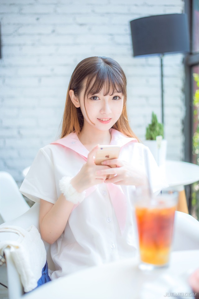 “末将张任，谢主公不罪之恩。”张任此时只有苦笑着从雄阔海手中结果将印。